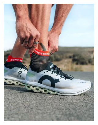 Compressport Pro Racing Socks v4.0 Run Low Negro/Rojo