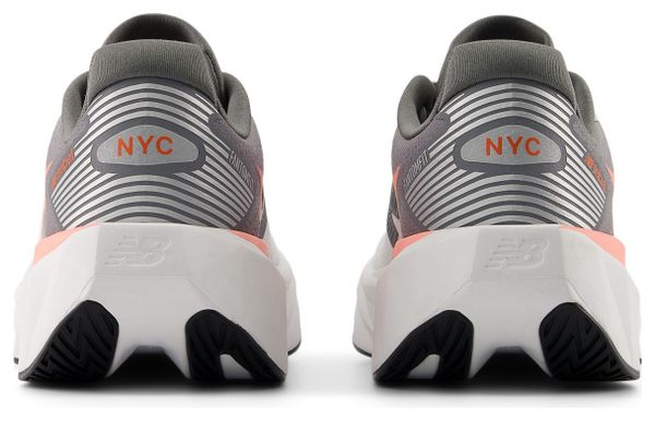 Hardloopschoenen New Balance FuelCell Rebel v5 TCS NYC Marathon Grijs/Roos Vrouw