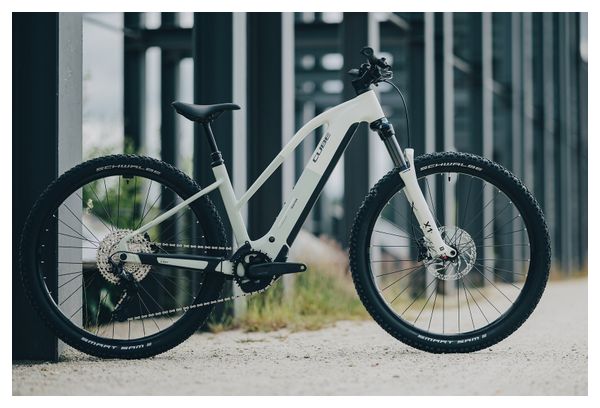 Cube Reaction Hybrid Pro 800 Trapezio Elettrico Hardtail MTB Shimano 12S 800 Wh Bosch 100 Nm 29'' Desert Stone Beige Erbe Secche Verde 2026