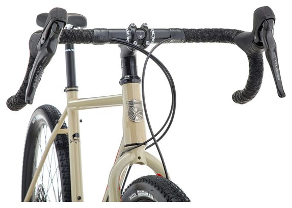 Kona Rove DL Gravelbike aus Stahl, Sram Rival 11-fach, 650 mm, beige