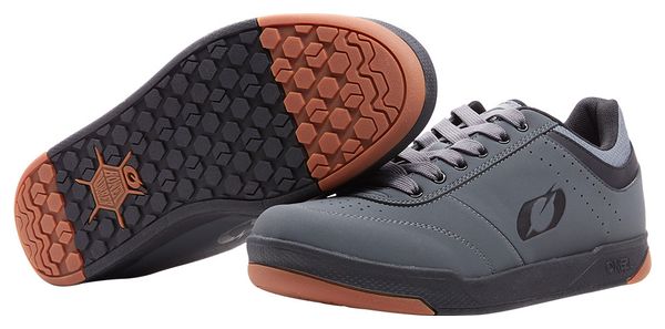 Pair of O&#39;Neal PUMPS FLAT V.22 MTB Shoes Gray / Black