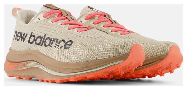 Chaussures Trail New Balance FuelCell SuperComp Trail Beige/Rouge Femme