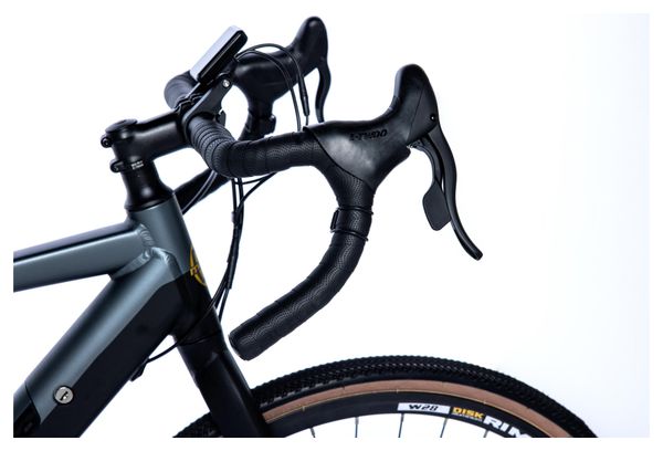 Moma Bikes E-GRAVEL 28PRO Equipped Full Shimano, 8 vitesses , Freins à disques TEKTRO, Bat. Ion Lithium intégrée et amovible de 36V 10Ah