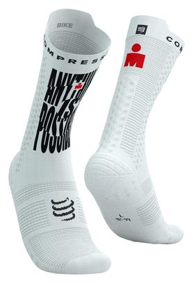 Compressport Pro Racing v4.0 Bike IronMan 2025 Tutto è possibile Calzini Bianco/Nero/Rosso