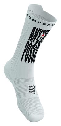 Compressport Pro Racing v4.0 Bike IronMan 2025 Tutto è possibile Calzini Bianco/Nero/Rosso