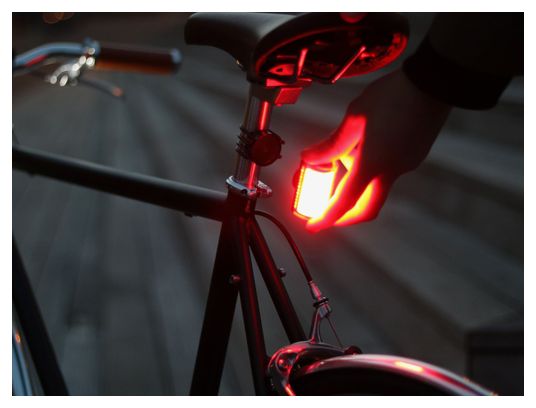 Lumière magnétique arrière pour vélo