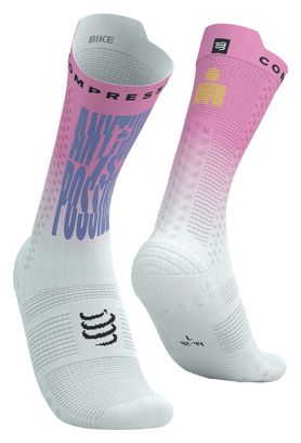 Compressport Pro Racing v4.0 Bike IronMan 2025 Todo es posible Calcetines Blanco/Rosa