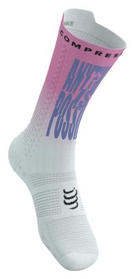 Compressport Pro Racing v4.0 Bike IronMan 2025 Todo es posible Calcetines Blanco/Rosa