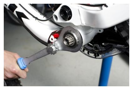 UNIOR Clé pour boitier de pédalier Shimano