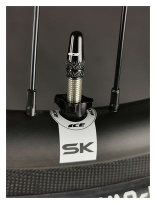Kit di tasselli in alluminio (x2) e dadi (x2) Airflow Black