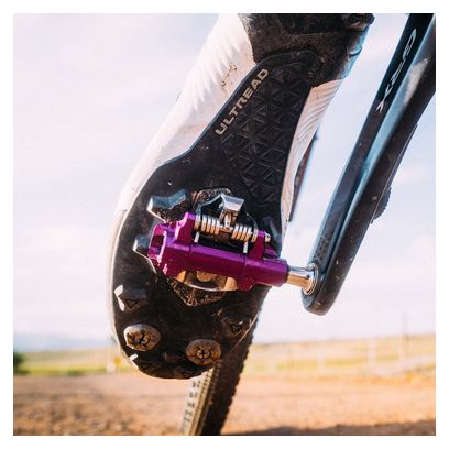 Paar Wolft Tanden LED Gravel Clipless Pedalen Paars