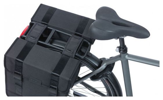Basil Tour Fietstas 28L Zwart