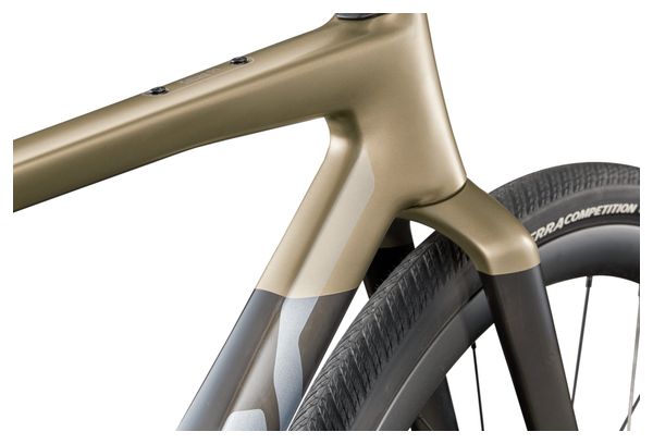 Bicicleta de gravel BMC Kaius 01 Three Sram Rival AXS 13V 700 mm Oro/Negro Carbono 2027