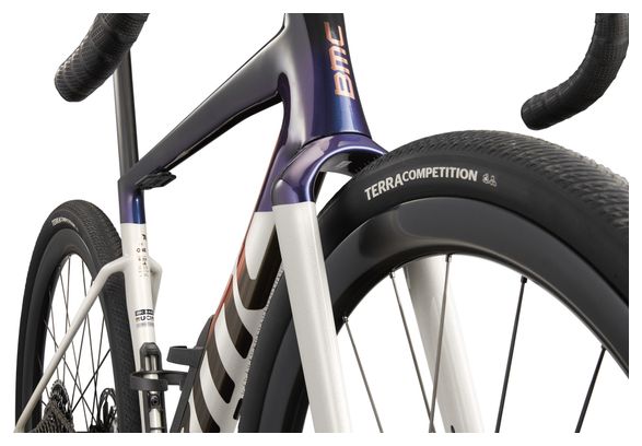 Bicicletta gravel BMC Kaius 01 One Sram Red AXS 13V 700 mm Bianco/Blu navy/Nero 2027