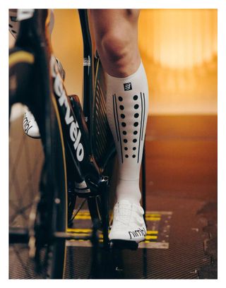 Calzini Compressport Full Socks Aero 2.0 Bianco/Nero