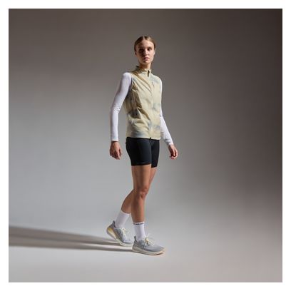 Gore Wear Concurve Cloud Sleeveless Windbreaker Jacket for Women in Beige and Gray