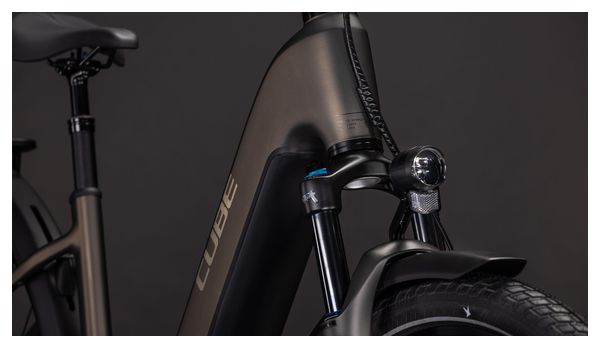 VTC Électrique Cube Touring Hybrid Comfort SLX 800 Easy Entry Shimano Nexus 5V Courroie 800 Wh 700 mm Gris Charcoal 2026