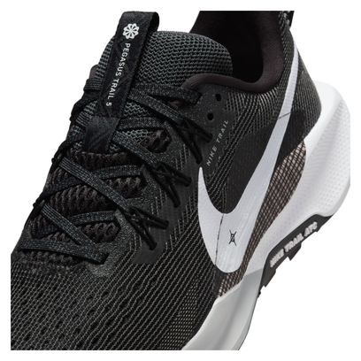 Chaussures Trail Nike Pegasus Trail 5 Noir Blanc Femme