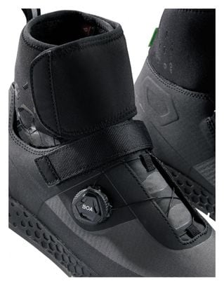 Pair of Vaude AM Moab Mid Winter STX Shoes Black