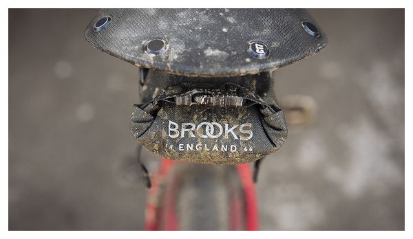 Brooks Scape Sattel Rolltasche 1L Mud Brown