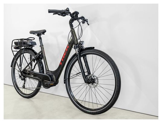 Vélo de Ville Électrique Trek Verve+ 2 Lowstep Shimano Acera/Altus 9V 400 Wh Noir 2023
