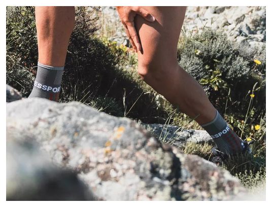 Chaussettes Compressport Ultra Trail Gris/Rouge Trail Capsule 2023