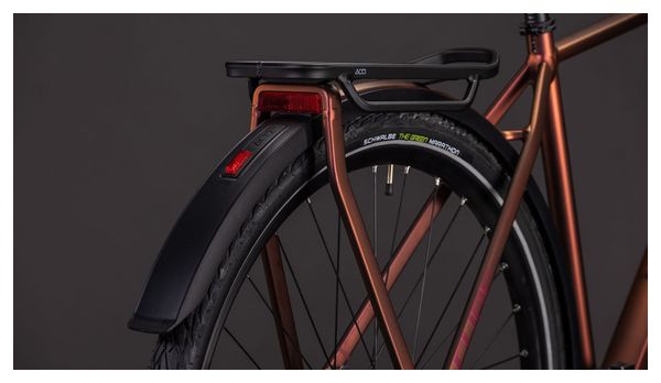 Bicicletta da trekking Cube Kathmandu Pro con cambio Shimano Cues 10S, manubrio da 700 mm, colore rosso-arancio Sun Glow, modello 2026