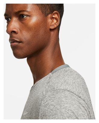 T-Shirt Running Nike Rise 365 Gris Homme