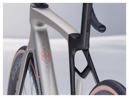 Trek Madone SL 7 Racefiets Shimano Ultegra Di2 12S 700 mm Grijs Gen. 8