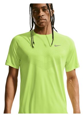 Nike Stride Kurzarm-Shirt für Herren in Gelb