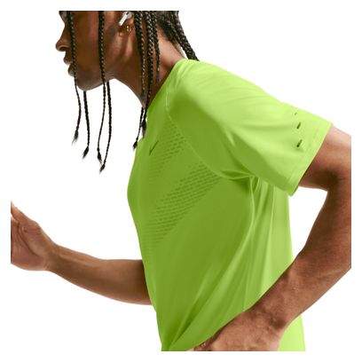Nike Stride Kurzarm-Shirt für Herren in Gelb