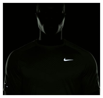 Nike Stride Kurzarm-Shirt für Herren in Gelb