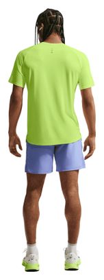 Nike Stride Kurzarm-Shirt für Herren in Gelb