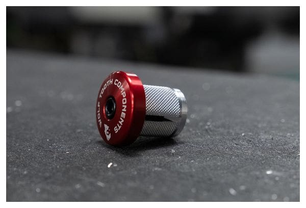 Wolf Tooth Compression Plug with Integrated Spacer Stem Cap 1 1/8'' Red