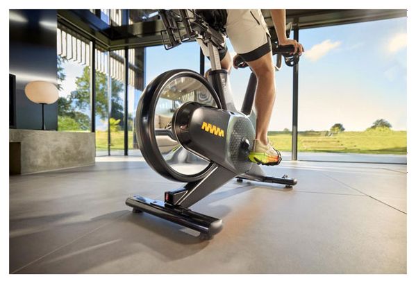 Vélo Indoor Cycling Reebok Z-Tech - Kinomap et Zwift - roue d'inertie 20kg - frein électromagnétique - poids max 150kg
