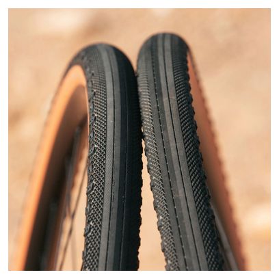 Pneumatico American Classic Kimberlite 700 mm Gravel Tubeless Ready Foldable Stage 5S Armor Rubberforce G Tan Sidewall
