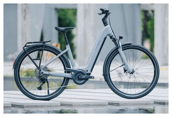 VTC Électrique Cube Touring Hybrid Pro 800 Easy Entry Shimano Cues 11V 800 Wh 700 mm Gris Pearl 2026