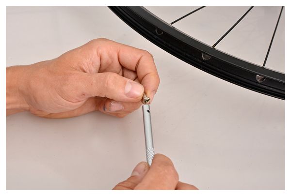 Utensile per il montaggio dei nippli delle forcelle Unior