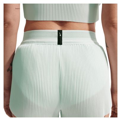Pantalones cortos Nike AeroSwift 3in con aberturas, color verde, para mujer