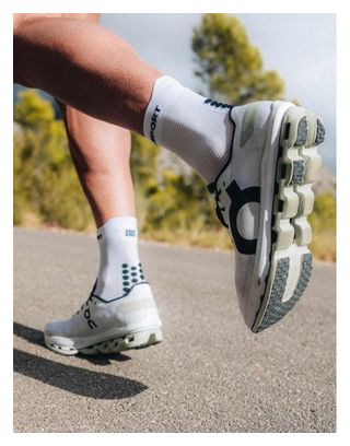 Chaussettes Compressport Pro Racing Socks v4.0 Run High Blanc Noir Rouge 