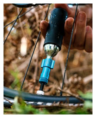 Peaty's Holeshot Road/Gravel Bourbon CO2 Inflator + 2 CO2 Cartridges (16g)