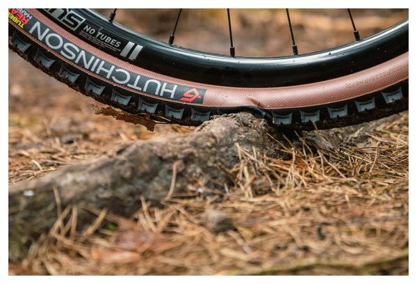 Hutchinson Tundra 700mm Tubeless Ready Soft Hardskin Bi-Compound Beige Sidewalls Tan