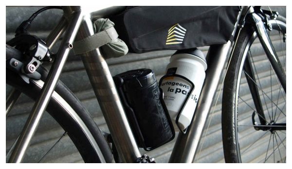 Apidura Bottle Cage Adapter Black