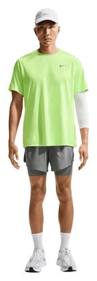 Maglia a maniche corte Nike Stride verde da uomo