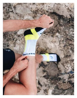 Chaussettes Compressport Ultra Trail Socks V2.0 Hight Blanc/Noir/Jaune