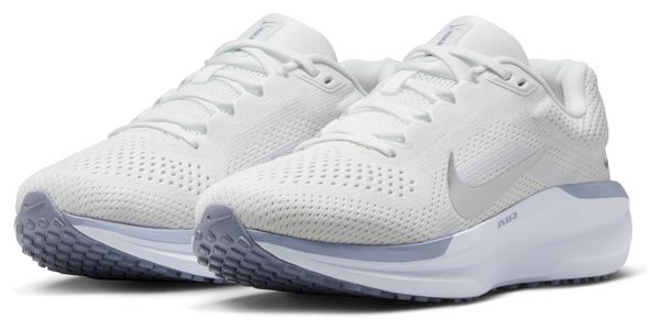 Nike Winflo 11 Women's Running Shoes in White/Blue