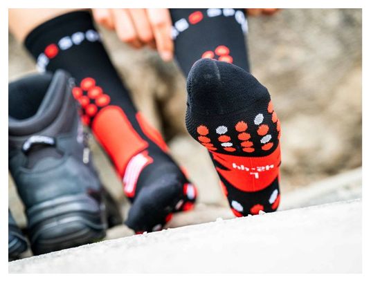 Chaussettes Compressport Hiking Socks Noir/Rouge/Blanc