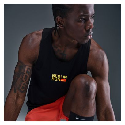 Camiseta de Tirantes Nike Stride Berlin Marathon Negro, Hombre