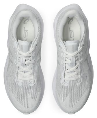 Zapatillas de running Asics Novablast 6 blancas para hombre. EMBARGO 01/07/2026