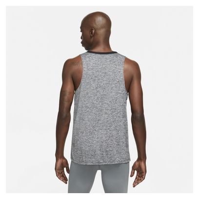 Camiseta sin mangas Nike Dri-Fit Rise 365 negra